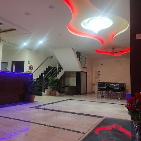 Hotel Kb Square Near Chandigarh Railway Station Buitenkant foto