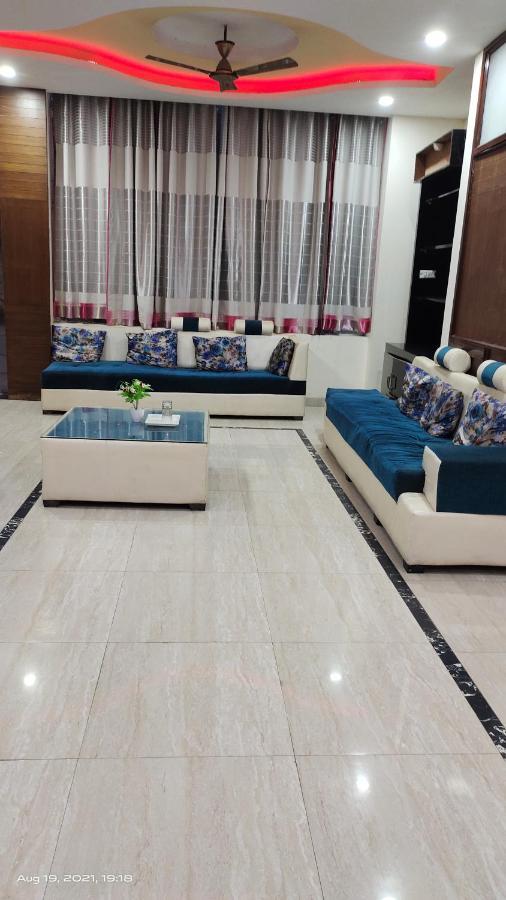 Hotel Kb Square Near Chandigarh Railway Station Buitenkant foto
