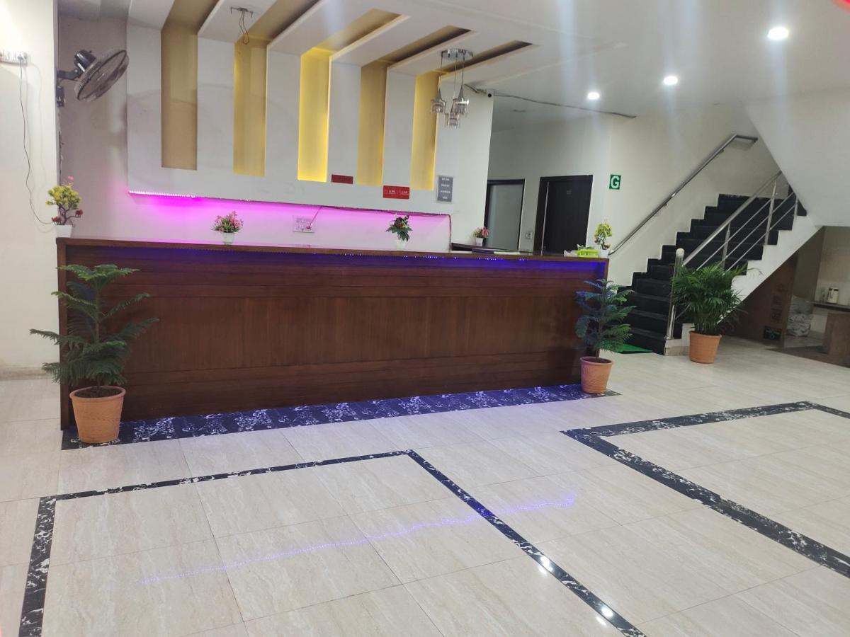 Hotel Kb Square Near Chandigarh Railway Station Buitenkant foto