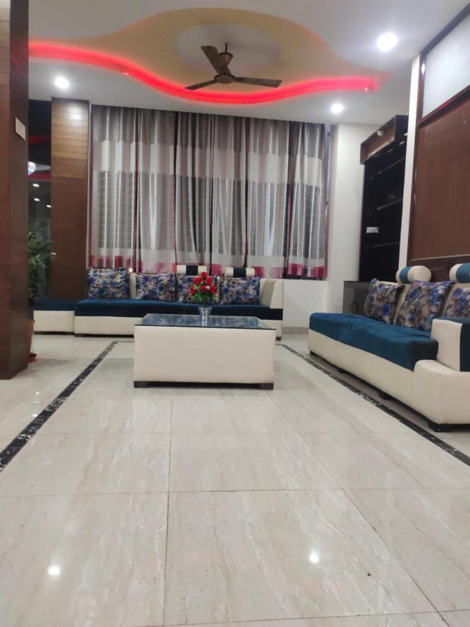Hotel Kb Square Near Chandigarh Railway Station Buitenkant foto