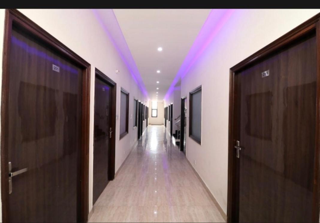 Hotel Kb Square Near Chandigarh Railway Station Buitenkant foto