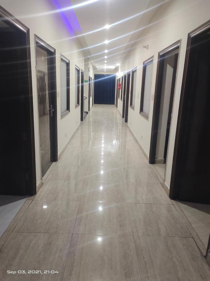 Hotel Kb Square Near Chandigarh Railway Station Buitenkant foto