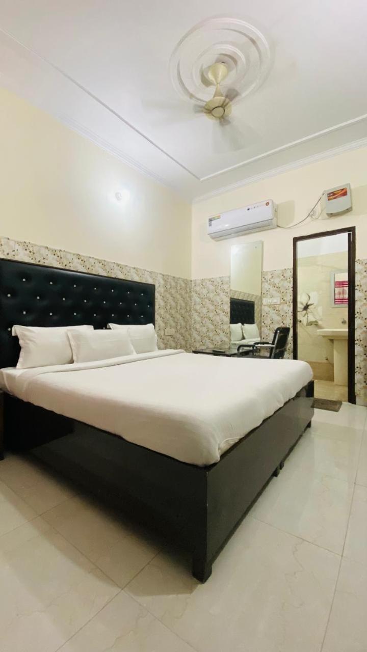 Hotel Kb Square Near Chandigarh Railway Station Buitenkant foto