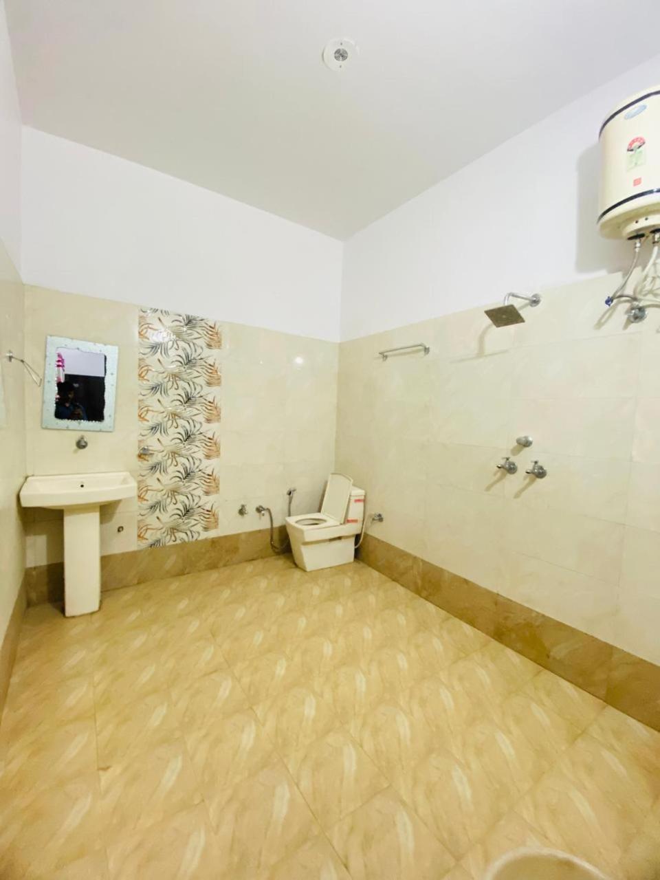 Hotel Kb Square Near Chandigarh Railway Station Buitenkant foto