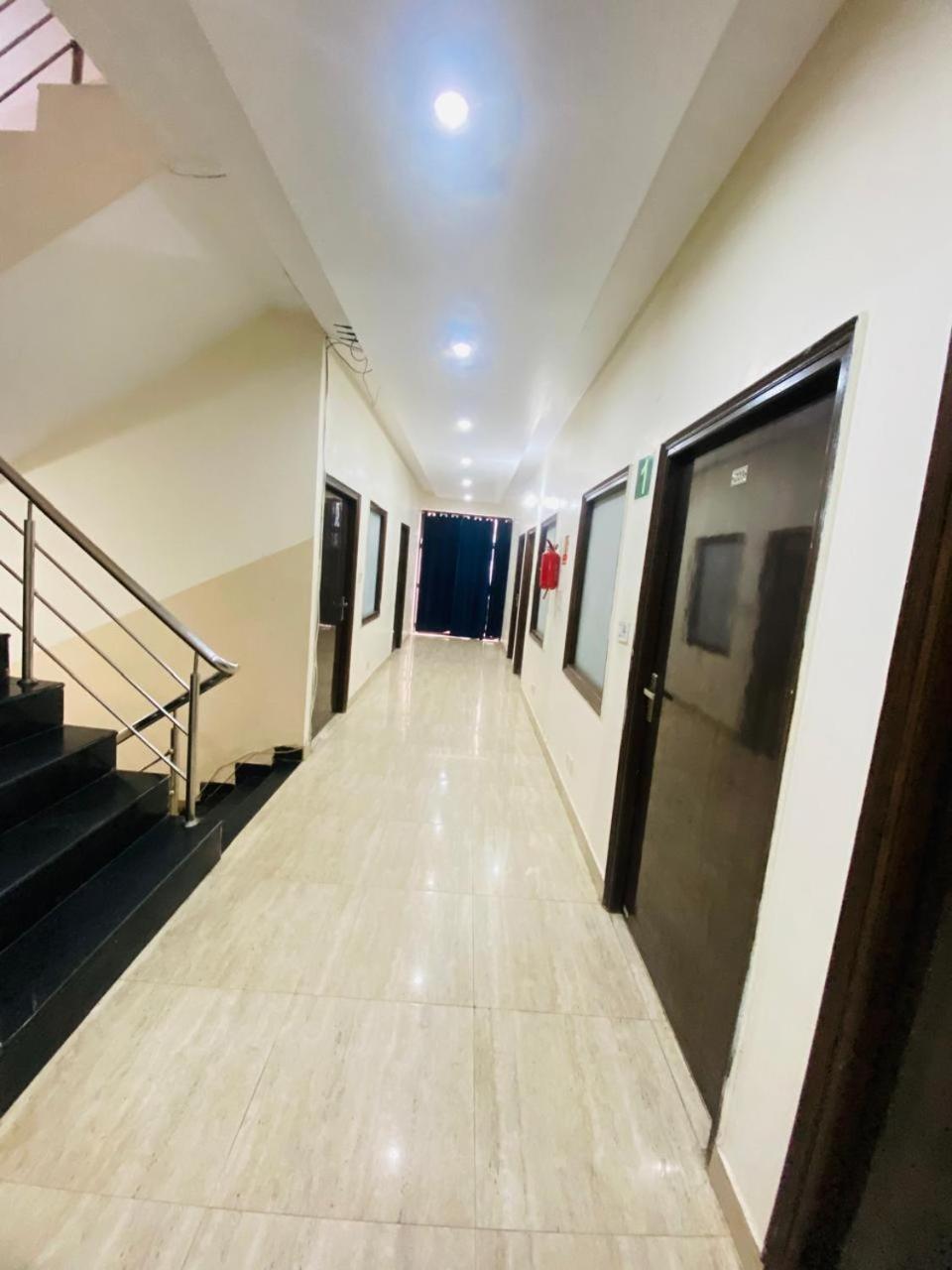 Hotel Kb Square Near Chandigarh Railway Station Buitenkant foto