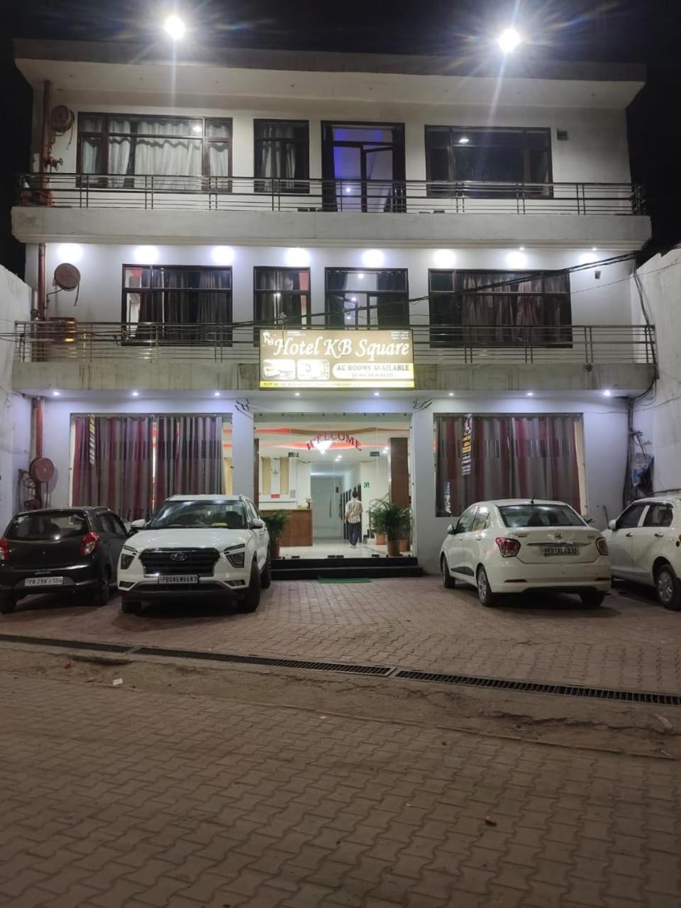 Hotel Kb Square Near Chandigarh Railway Station Buitenkant foto