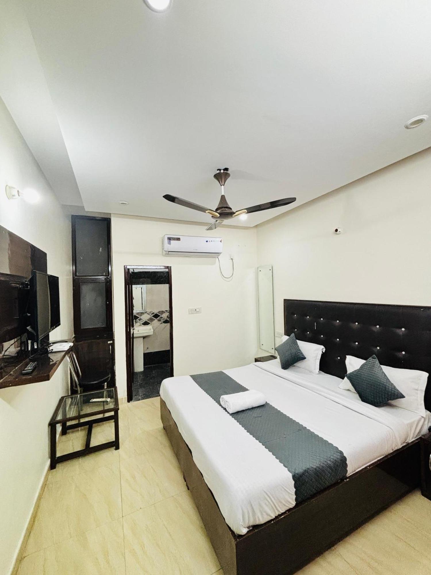 Hotel Kb Square Near Chandigarh Railway Station Buitenkant foto