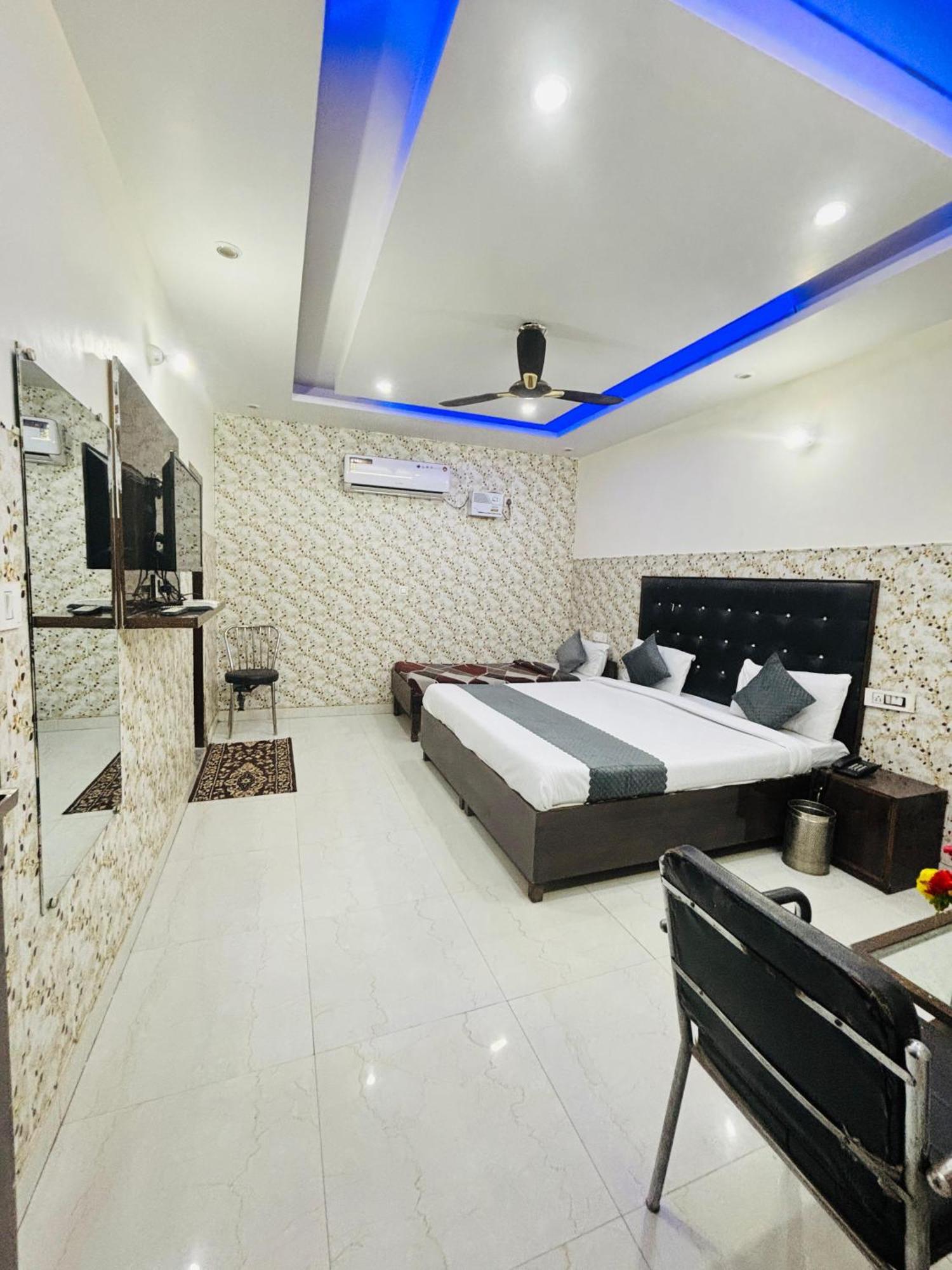 Hotel Kb Square Near Chandigarh Railway Station Kamer foto