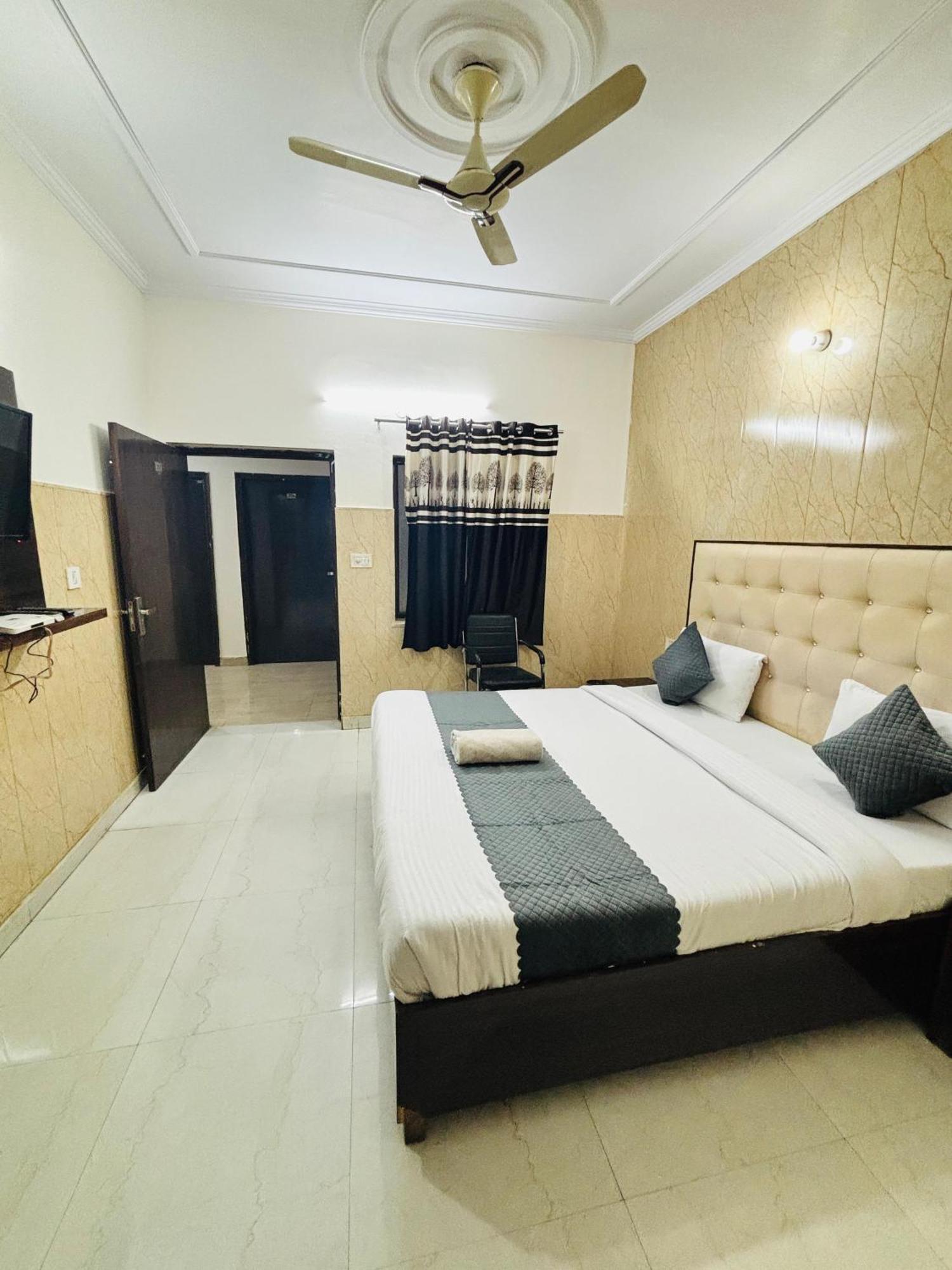 Hotel Kb Square Near Chandigarh Railway Station Kamer foto